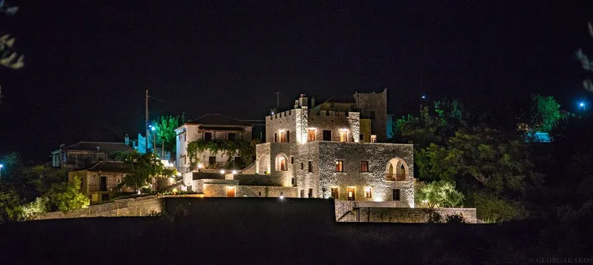 Stone villa with seasonal swimming pool. - Image 1