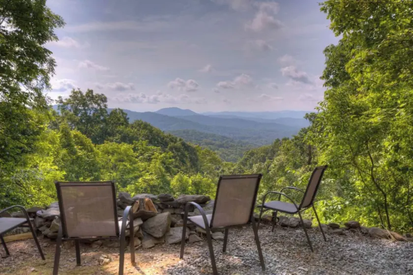Fantastic long range Mountain Views and sunrises. - Image 1