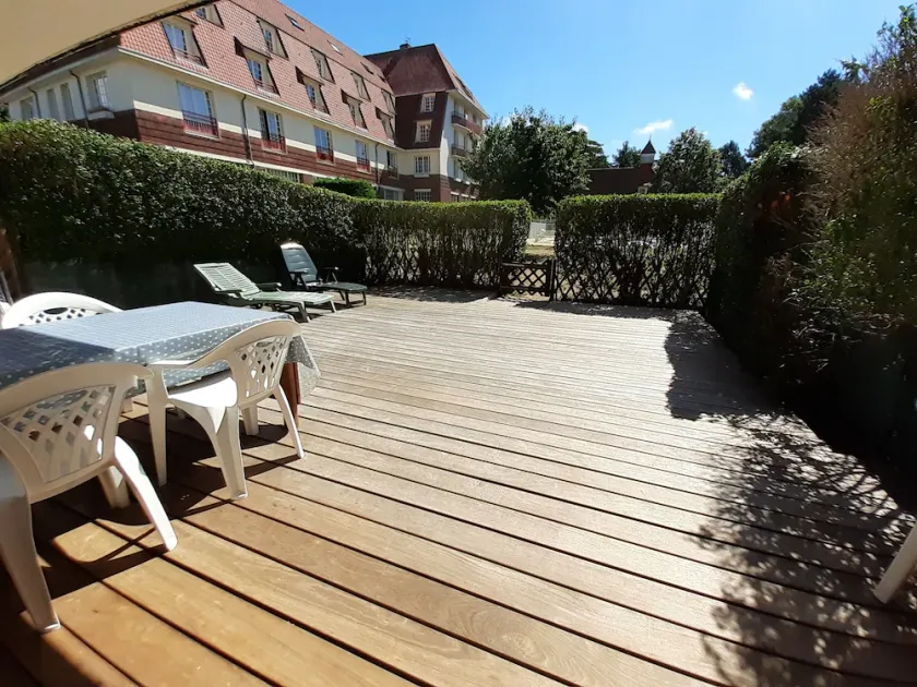 Ground floor apartment with terrace & heated pool - Image 1