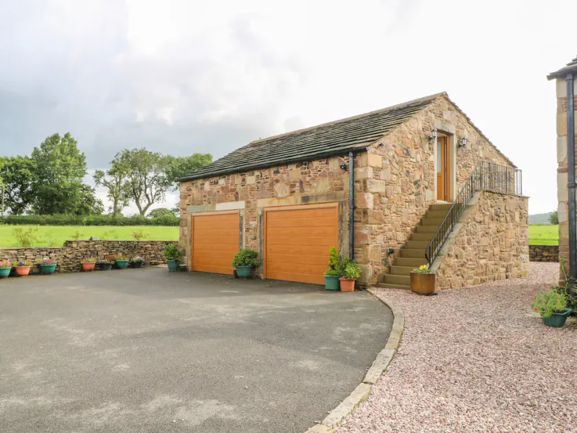 THE CROFT, romantic, character holiday cottage in Chorley - Image 1
