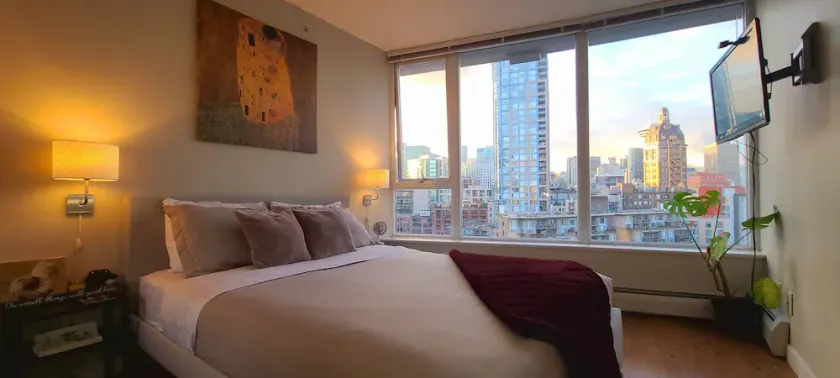 Charming Dwelling Downtown Vancouver - Image 1