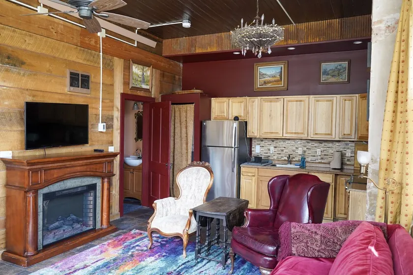 Historic Queen Suite, Living Room & Kitchen - Image 1