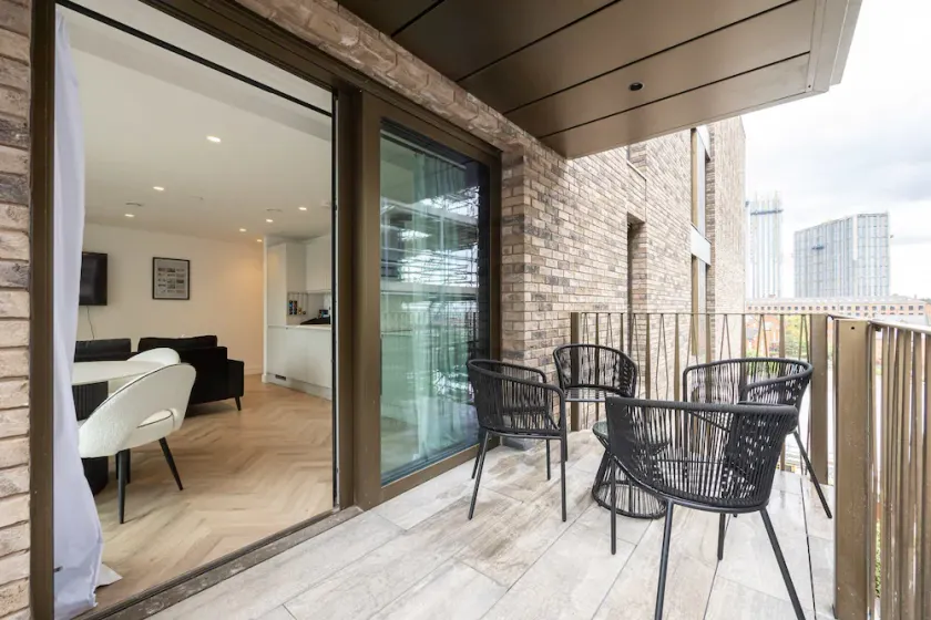 Supernova Suite I Luxury 2BR I Private Balcony I City Centre - Image 1