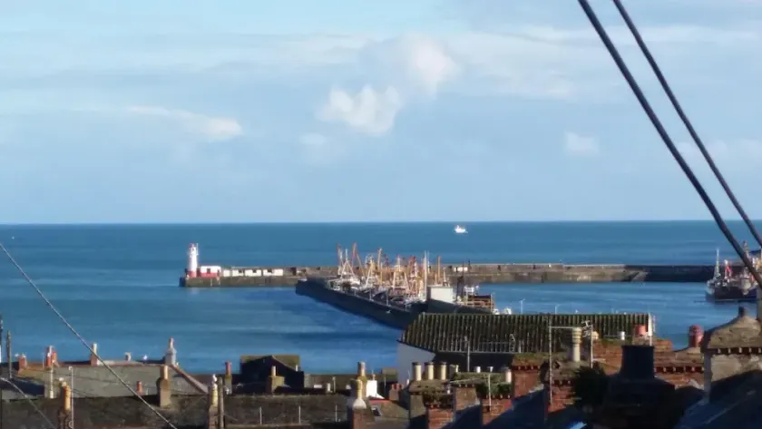 Sonnige Residenz am Meer aus den 1930er Jahren mit Blick auf den Hafen von Newlyn in der Nähe von Penzance - Image 1