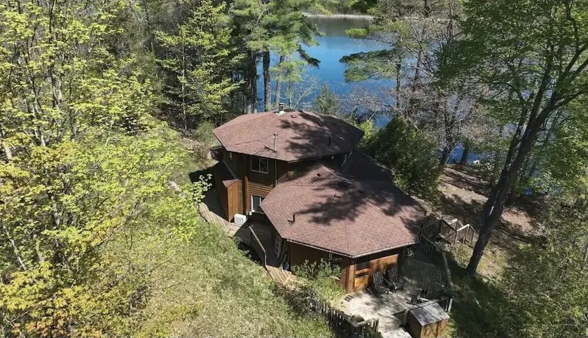 Wooden Waterfront Cottage in Kingston - (Pet-Friendly!) - Image 1