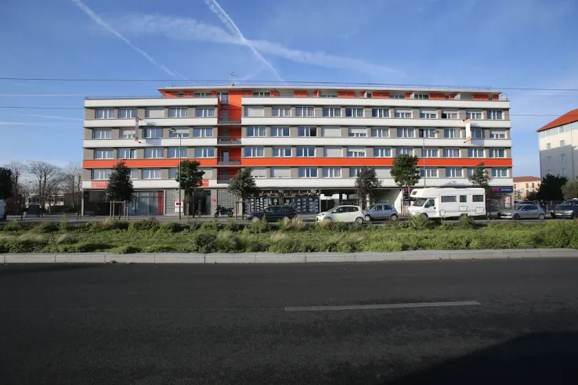 Près de Paris | Studio Modern - Image 1