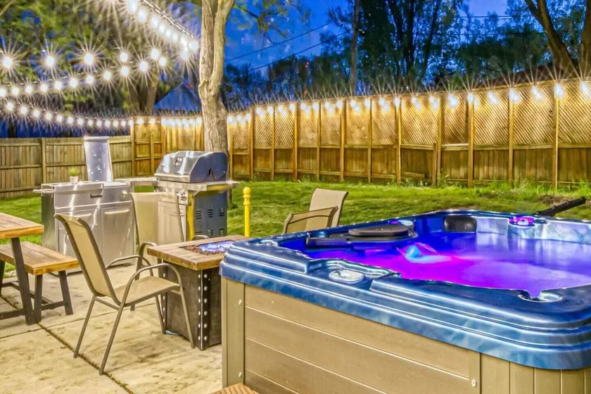 Huge yard, Family-friendly, Hot Tub, walk to Beach, Dunes, Hiking Trails - Image 1