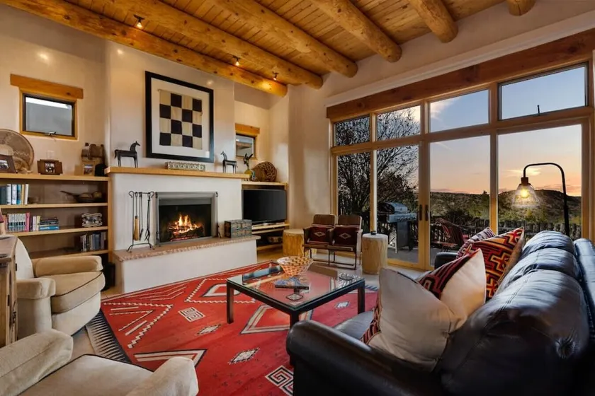 Luxury Home, Pool, Sweeping Views - Image 1