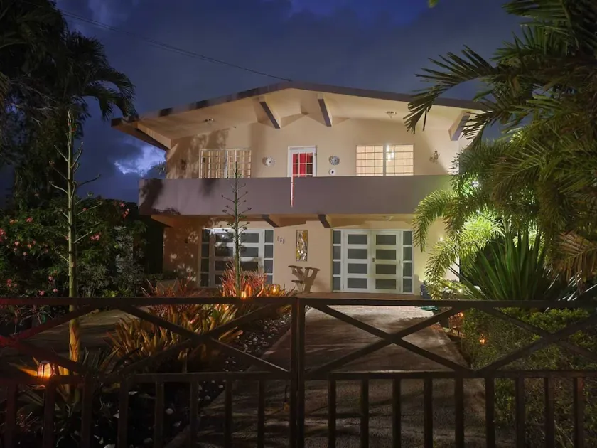 Exclusive and spacious house in Guaynabo - Image 1