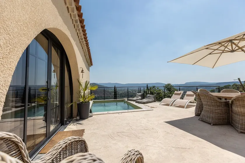 Quiet house with exceptional view - Image 1