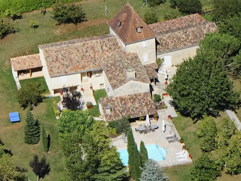 LOISIRS, BAIGNADE, FARNIENTE, VISITE DES ENVIRONS RICHES EN HISTOIRE - Image 1