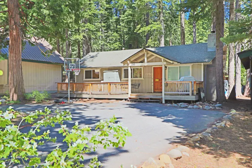 Cedars Palace - Walk to private beach & piers - Remodeled 3 bedroom - Image 1
