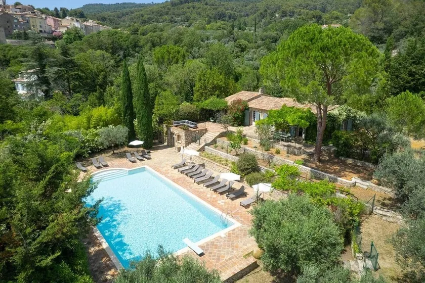 Stately property with 3 tennis & sport courts and a large pool, village 5' walk - Image 1