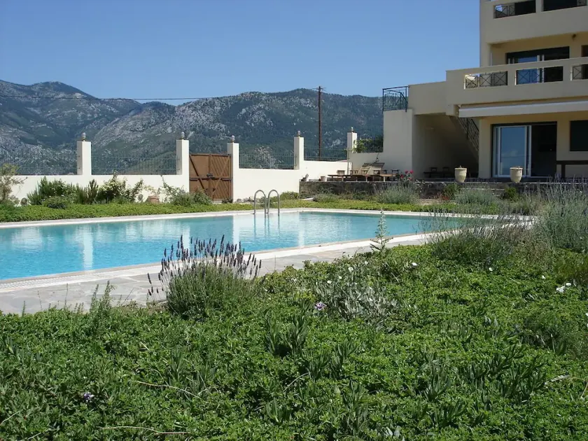Villa isolée avec piscine privée sur l'île préservée d'Eubée - Image 1