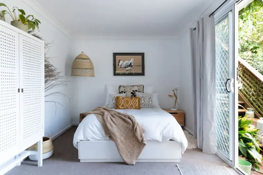 Spacious and Stylish Studio in Narrabeen - Image 1