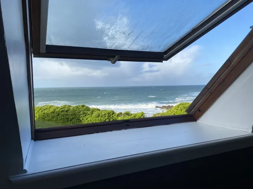 Oceanfront home, near the beach, with an enclosed garden—ideal for families - Image 1