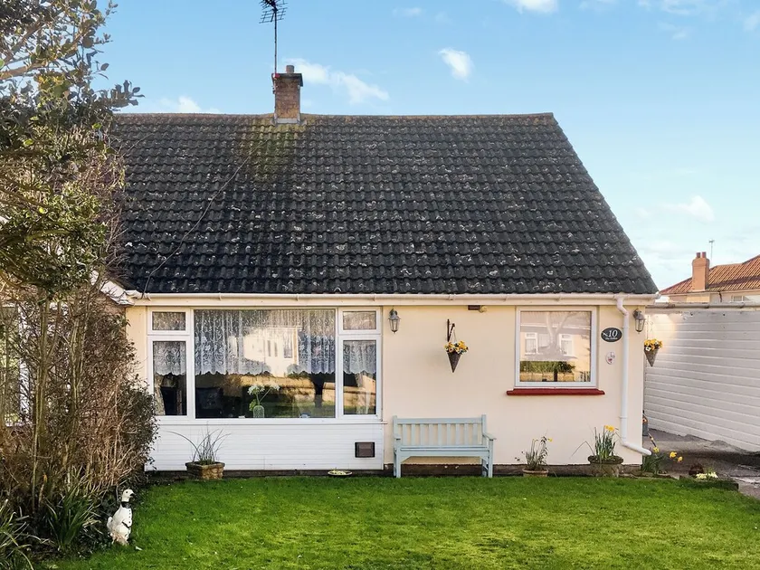 1 bedroom accommodation in Uphill, near Weston-Super-Mare - Image 1