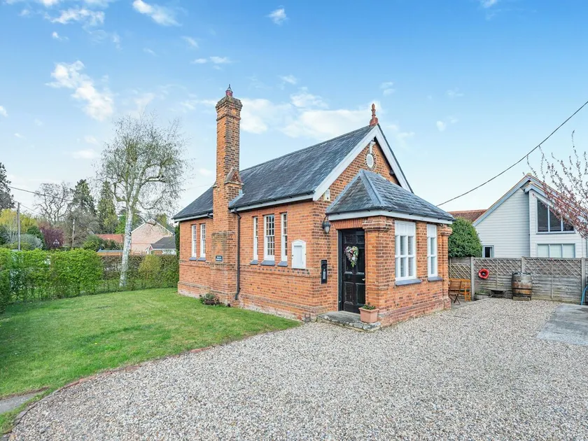 Sympathetically stunning restored property. - Image 1