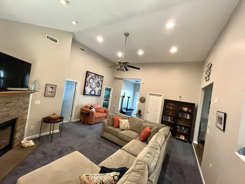 Beautiful Family home with access to Red Mill Pond - Image 1