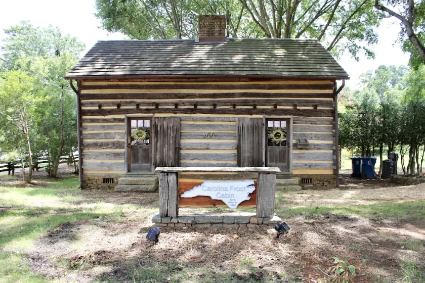 New! Carolina Frost Cabin in Downtown Mocksville - Image 1