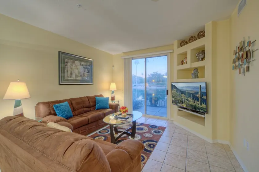 Superstition Lakes 2 BR, 2 BA Condo; Lake & Sunrise VISNINGER; Opvarmet pool / spa; Gated Comm - Image 1