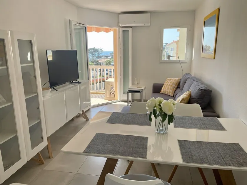 Apartment Newly Renovated Aircond-wifi-pool-sea View-150m to Beaches- Saint Aygulf - Image 1