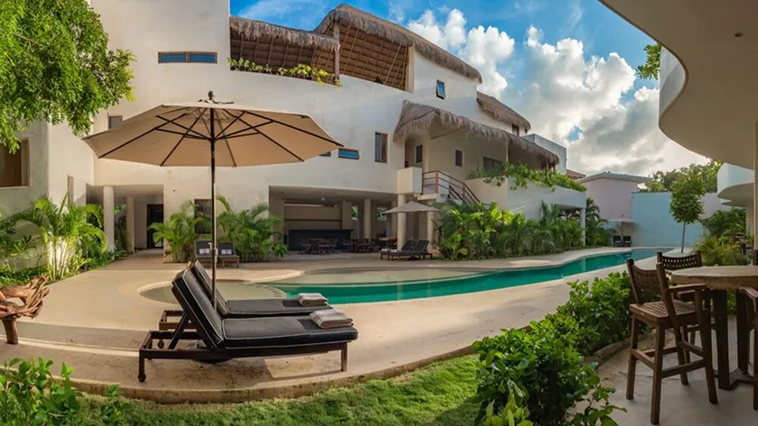 Beautiful luxury suite with pool, Free Wifi, Parking - Image 1