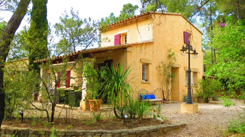 Casa de huéspedes con \"jardín forestal\", al pie del Mont Ventoux en Provenza - Image 1