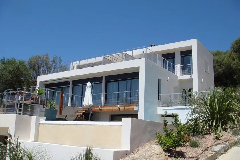 CONTEMPORARY AIR-CONDITIONED VILLA WITH HEATED SWIMMING POOL NEAR THE BEACHES 4* - FRANCE - Image 1