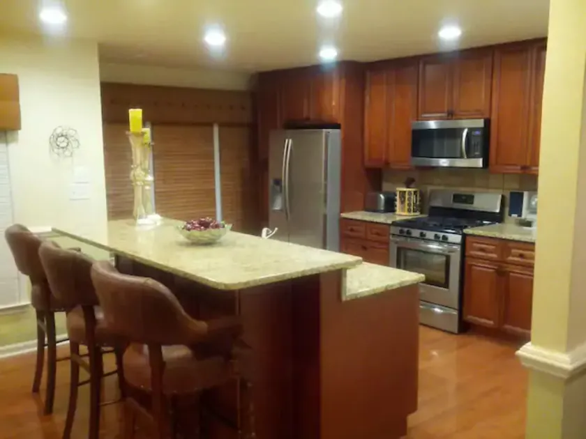 Mini Mansion 4,100 sf NCSU/Downtown, 6br, 10 beds - Image 1