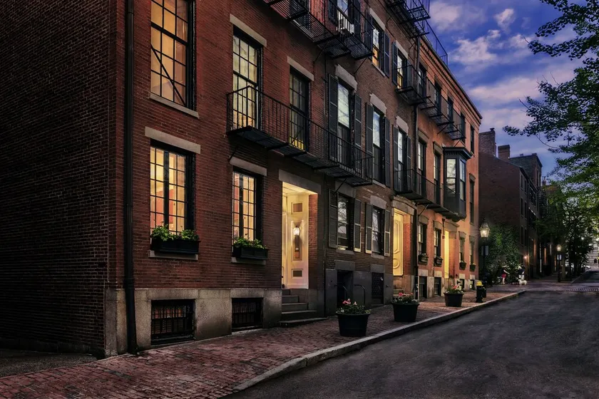 Maverick Suites at 40 Temple St - Image 1