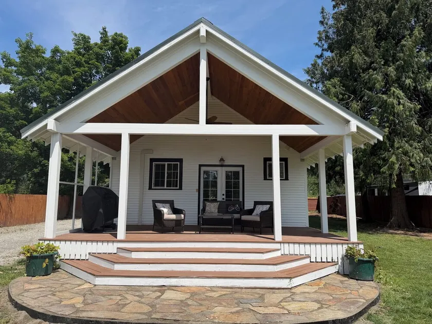 Charming Dover Home, with Large Fenced Yard and Garden View - Image 1
