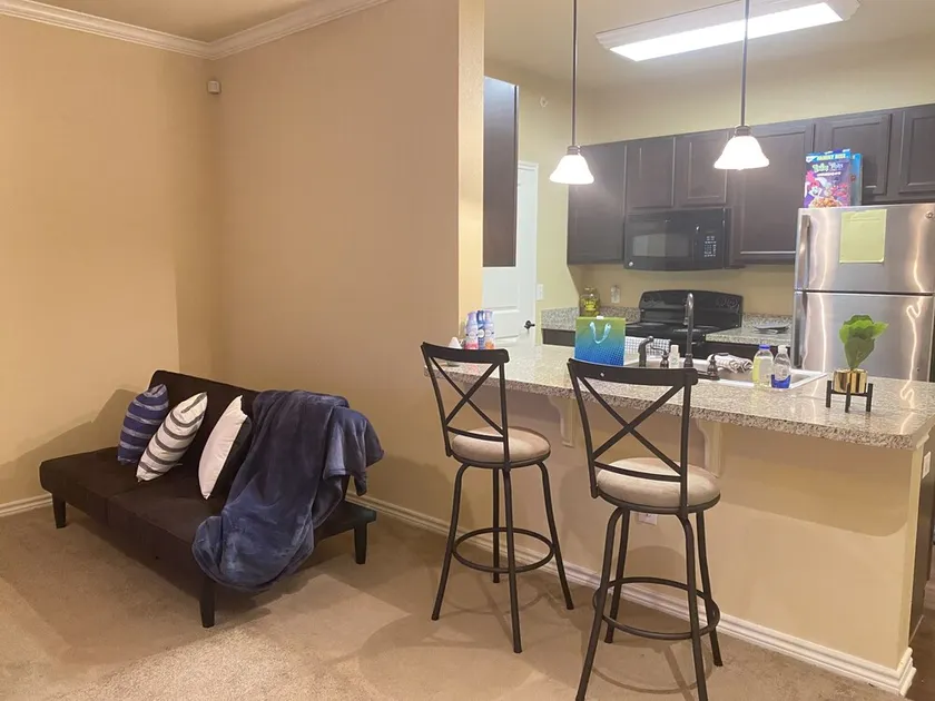 Entire Townhouse/ Comfy 1BD 1BA/ Near Mall&More - Image 1