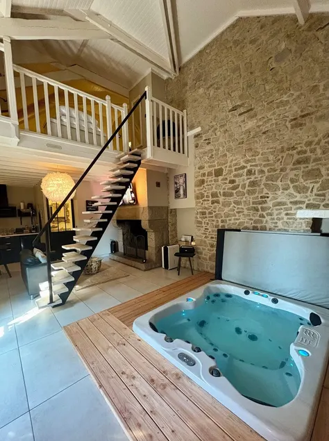 Luxuriöses Ferienhaus für einen romantischen Aufenthalt mit Zugang zum Pool - Image 1