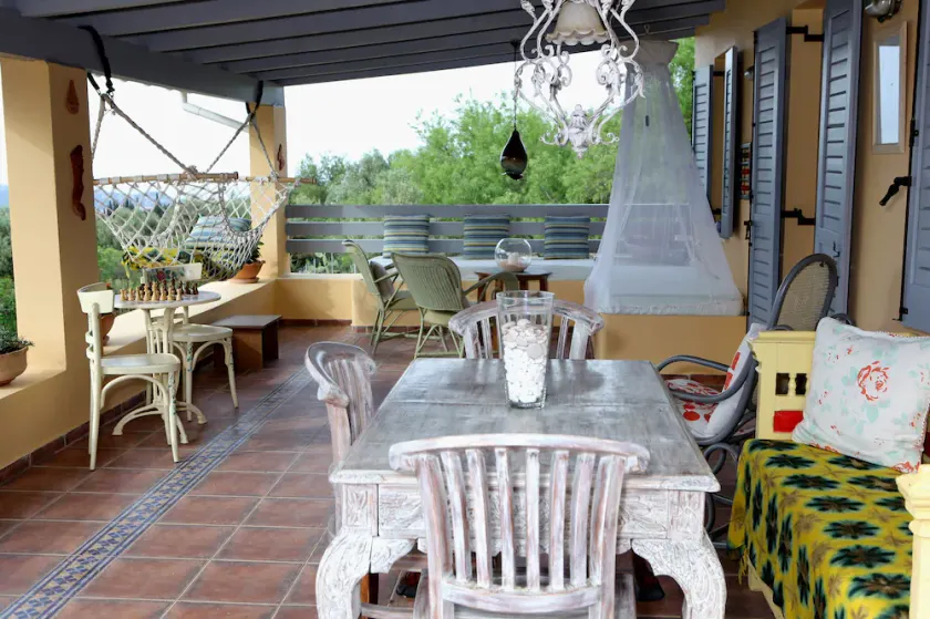 Traditional, family friendly country villa with private pool - Image 1
