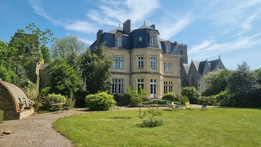 Manor / Large family home, 7 bedrooms, 6 double beds, 5 single beds - Image 1