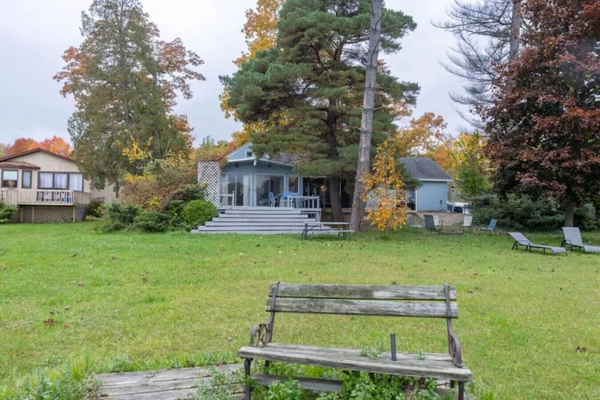 Sunny Days Studio Half Suite| Cozy Lake Stay - Image 1