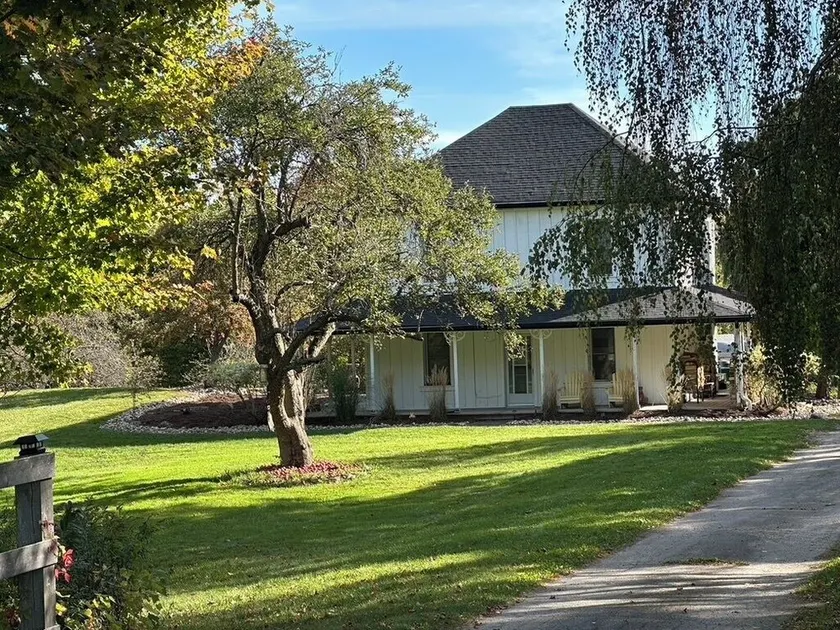 Private, Cozy Country Retreat in a cul-de-sac beside a 1,000-acre nature reserve - Image 1