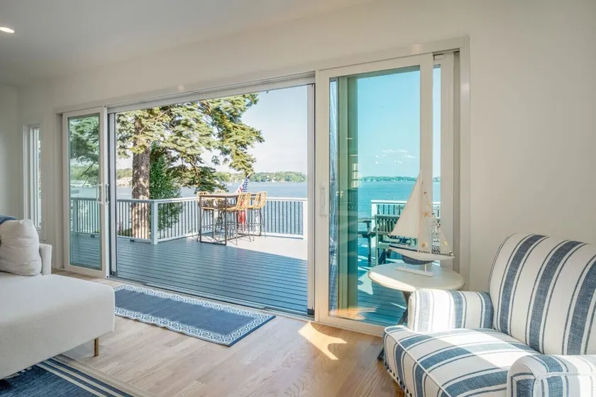 The Blue Sapphire 3BR 3BA Luxury Lakefront Home on Mineola Bay Stunning Views on Chain O Lakes - Image 1