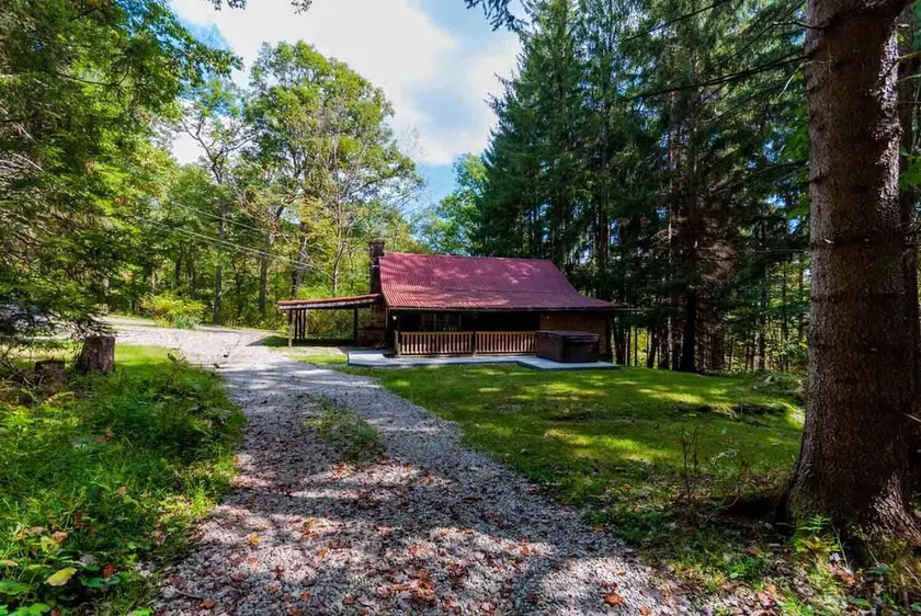 Gemütliche, rustikale Hütte mit Whirlpool, nur wenige Minuten vom Ohiopyle State Park entfernt! - Image 1