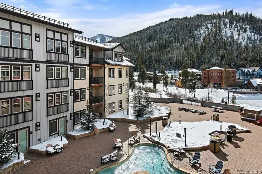 Location and Comfort - One Bedroom Ski In / Ski out, Hot Tub and Fire Pit - Image 1