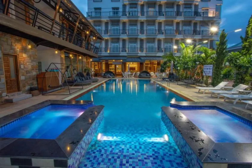Mandalay Lodge Hotel - Image 1