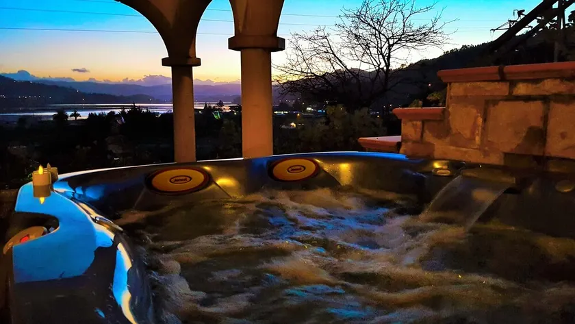 Villa med spektakulær udsigt 350 meter fra Rodiles strand med jacuzzi - Image 1