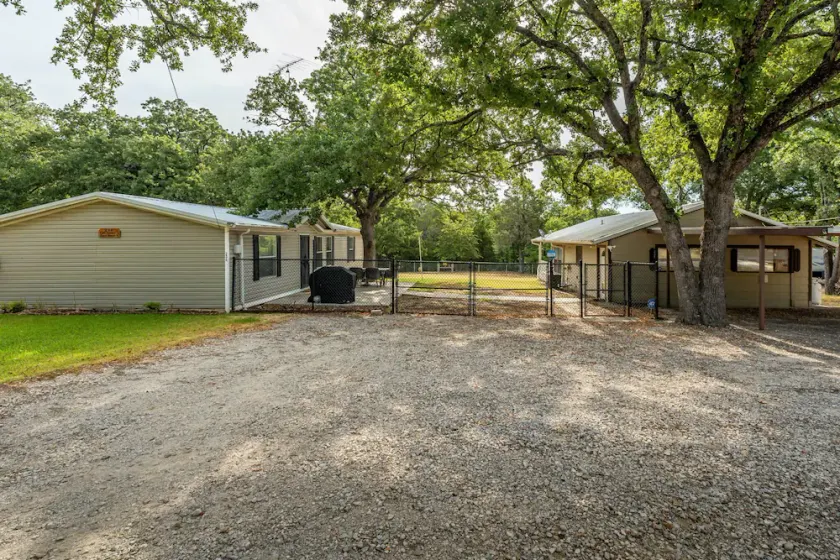 2 Cabins, 1 Price! Swim & Fish Nearby! Dogs OK - Image 1