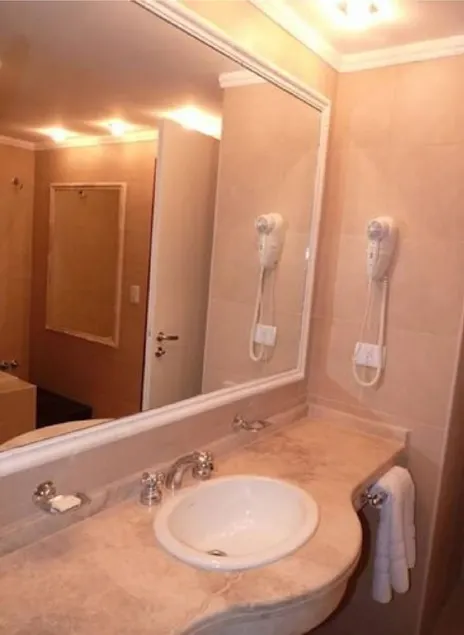 Hotel Osam - Image 1