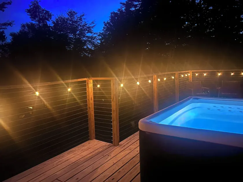 Charming Cottage with Jacuzzi, Fire Pit and Access to Nearby Lakes! - Image 1