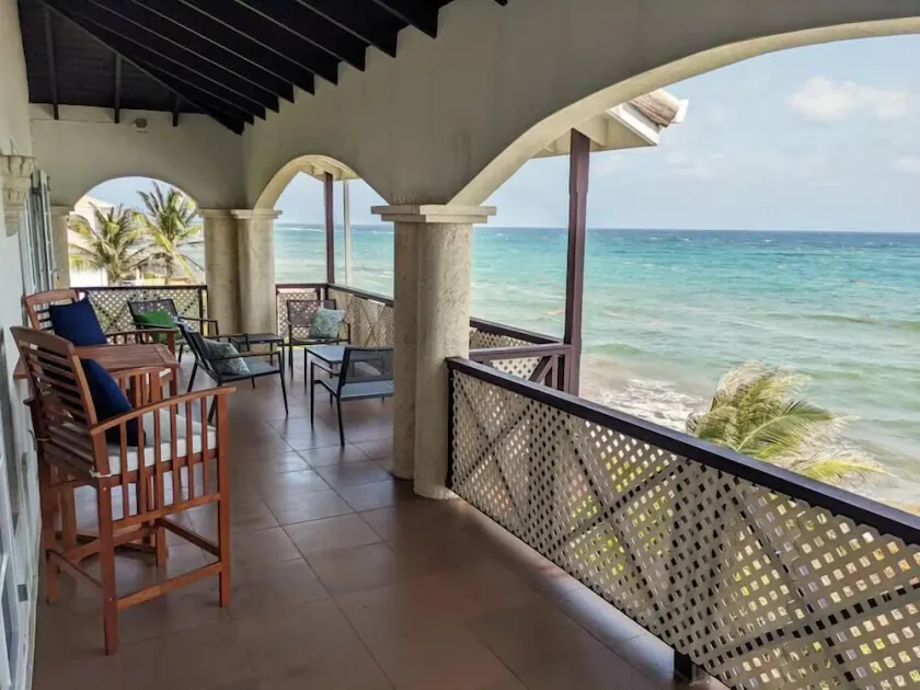 Breezy Ocean Front Condo Close to The Best Beaches - Image 1