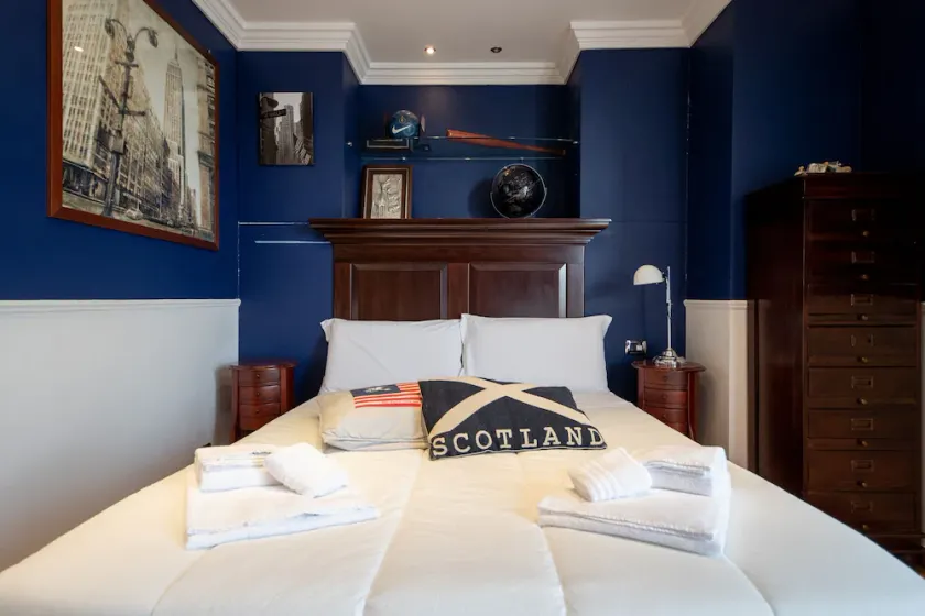 Navy Apartment by Wonderful Italy - Image 1
