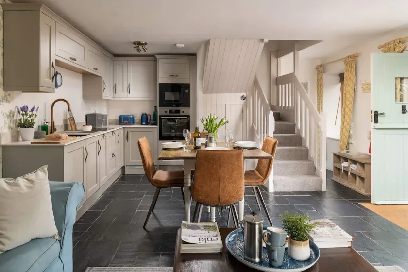 A stone cottage that sleeps 3 guests  in 1 bedroom - Image 1