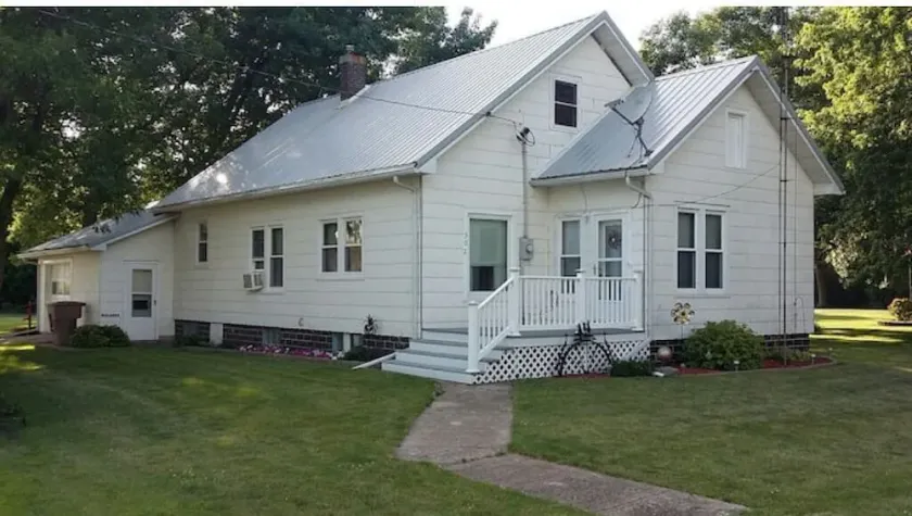 4.5 miles to Twin Lakes, small town, pets welcome - Image 1